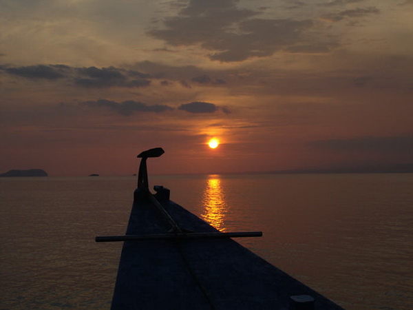 sunset on dive safari in the philippines